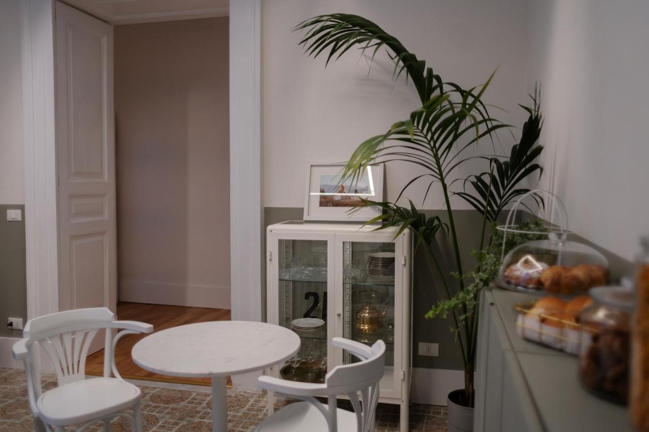 Interno21 Bed & Breakfast Napoli Bagian luar foto