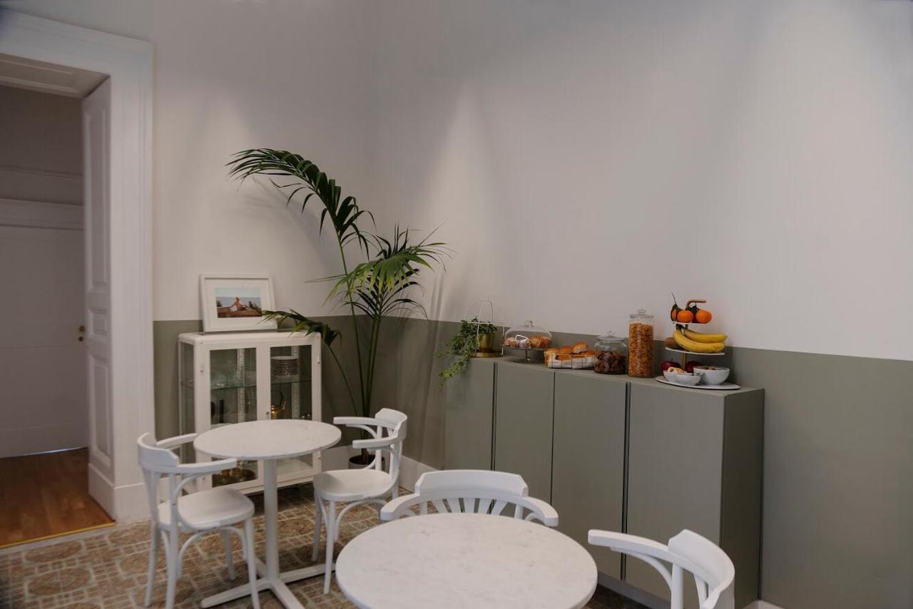 Interno21 Bed & Breakfast Napoli Bagian luar foto