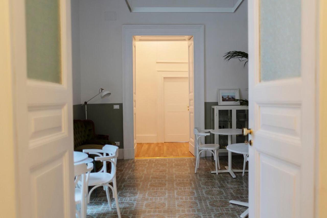 Interno21 Bed & Breakfast Napoli Bagian luar foto