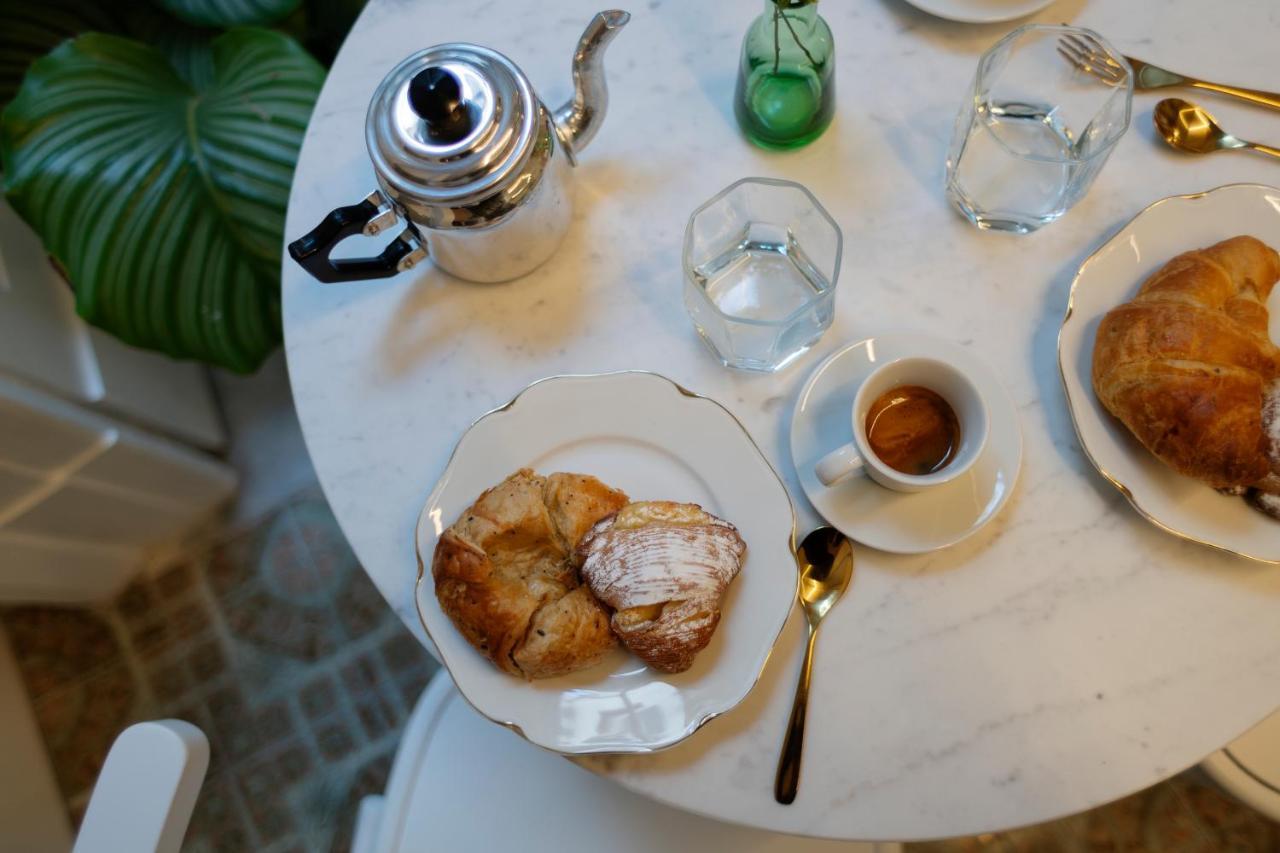 Interno21 Bed & Breakfast Napoli Bagian luar foto
