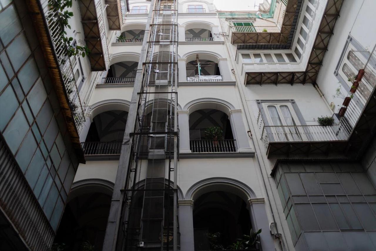 Interno21 Bed & Breakfast Napoli Bagian luar foto
